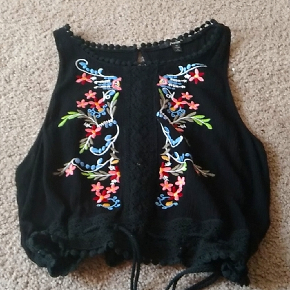 Cropped black tank